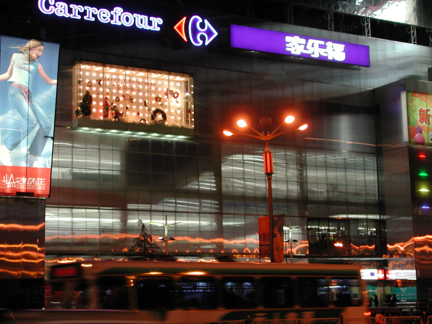 昆明家乐福幕墙登普板 1 (2).jpg